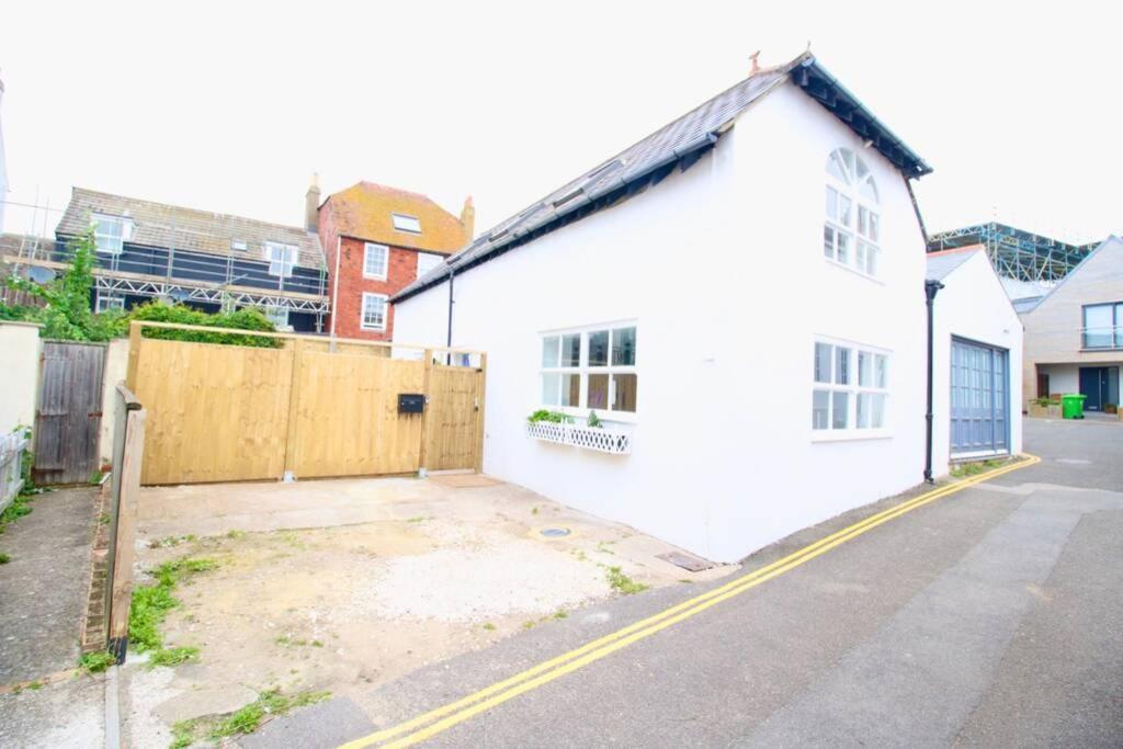 Betern Place By Air Premier Villa Seaford Exterior photo